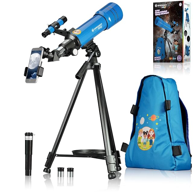Bresser JUNIOR 70/400 Refraktor auf seinem Stativ mit dem beiliegenden Rucksack