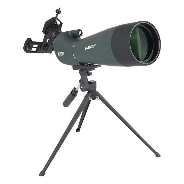 SVBONY SV28 20-60×80 Winkelspektiv auf seinem Tischstativ